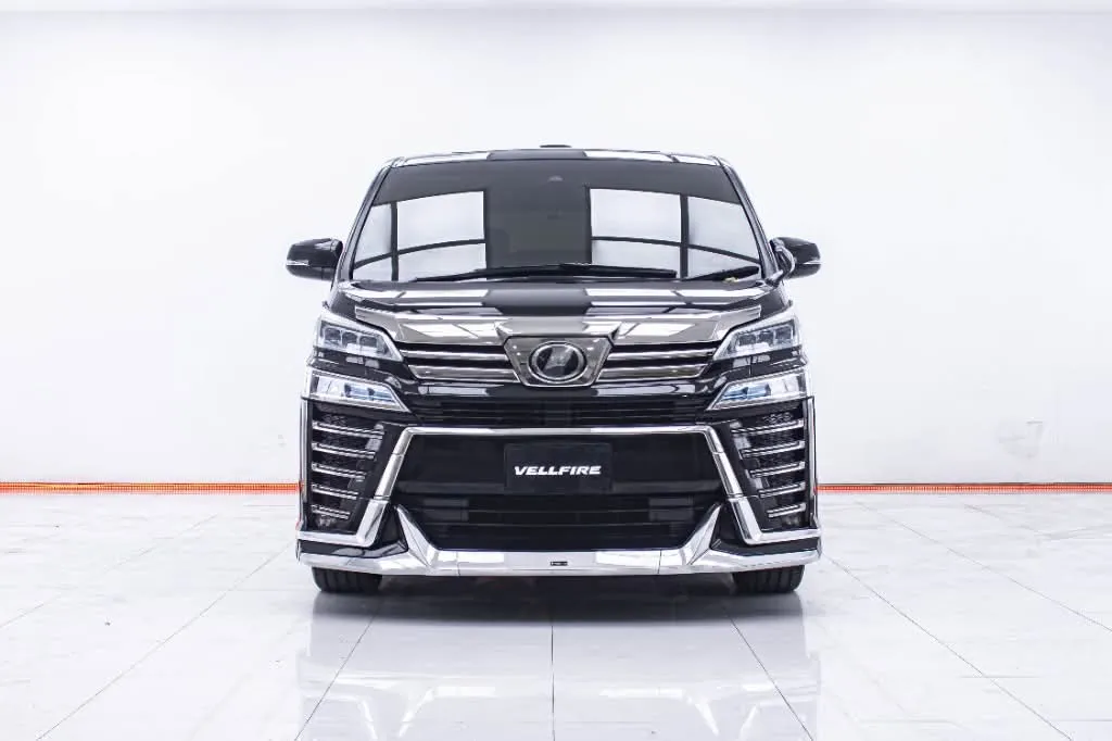 Toyota Vellfire สีดำ ด้านหน้า