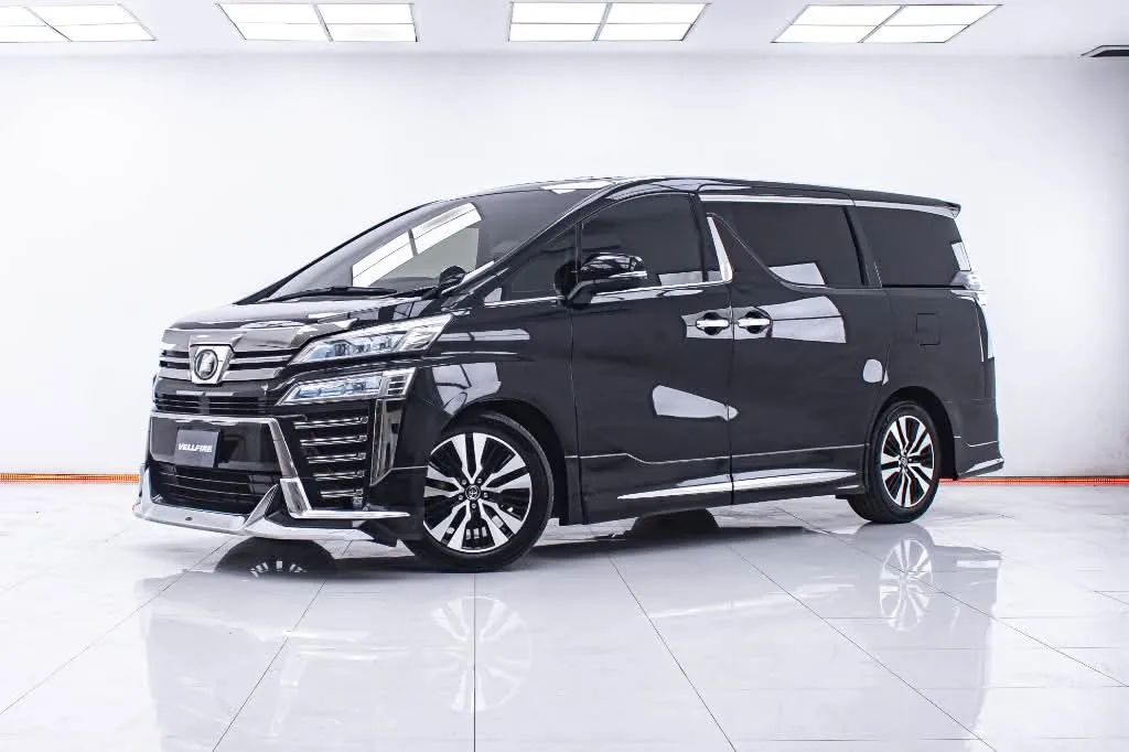 Toyota Vellfire สีดำ มองจากด้านข้าง