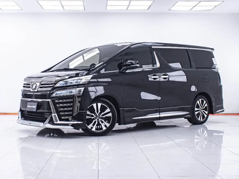 Toyota Vellfire สีดำ มองจากด้านข้าง